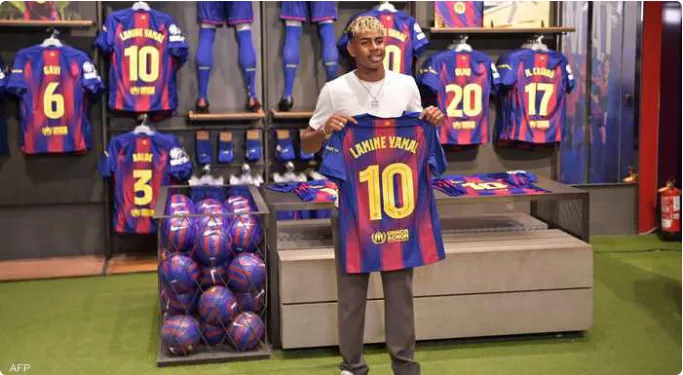 Lamine Yamal Receives the "Legends Jersey" and Announces Two Main Goals